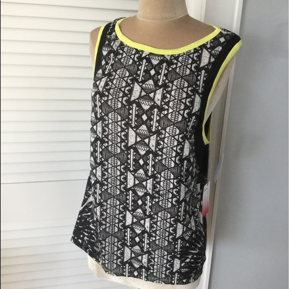 NWT Pink Lotus Print Sleeveless Workout Top Size M